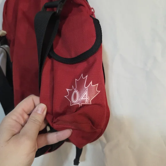 Roots Canada Olympic Red Crossbody Sling Bag Unisex - Picture 4 of 13